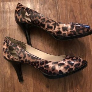 Life stride leopard heels
